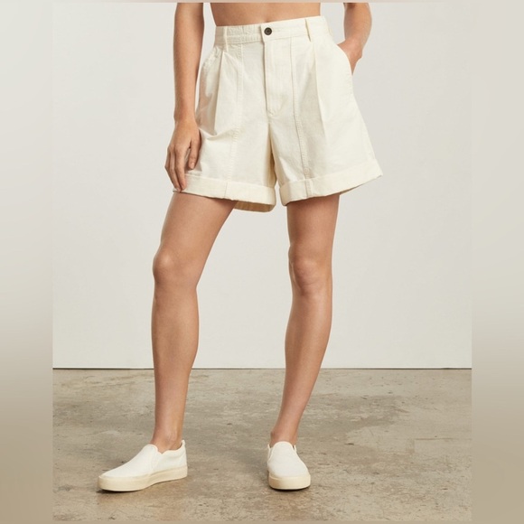 Everlane Pants - Everlane The Traveler Cream Shorts